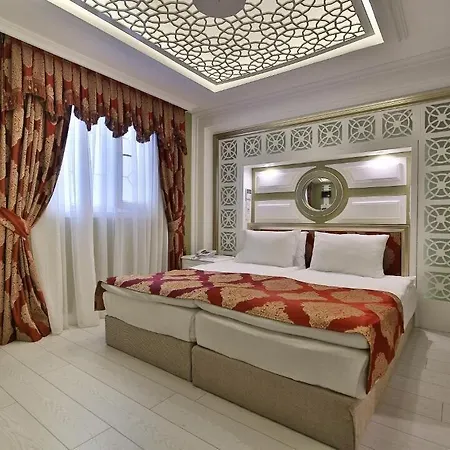 Queens Land Hotel 3*