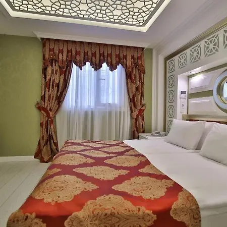 Queens Land Hotel 3*