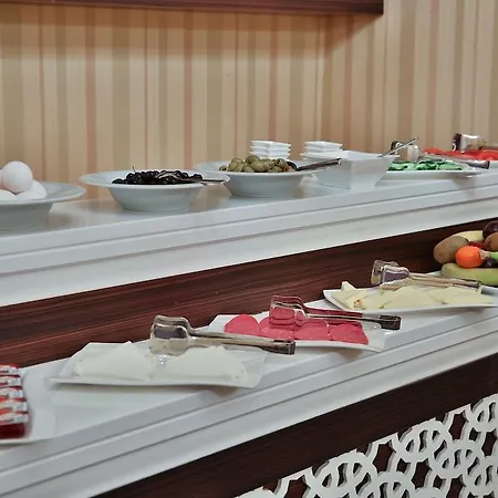 Queens Land Hotel 3*