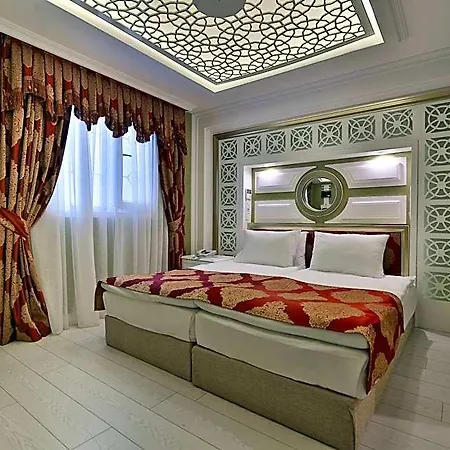 Hotel Queens Land 3*