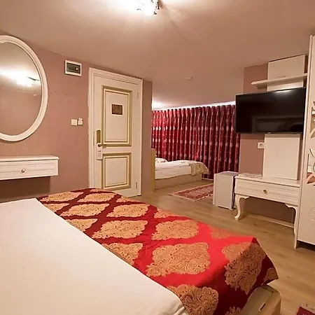 Queens Land Hotel 3*