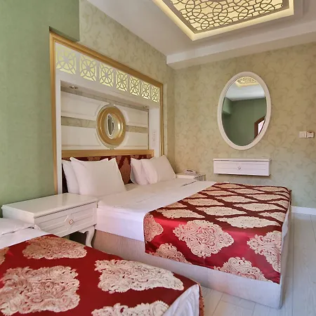 Queens Land Hotel 3*