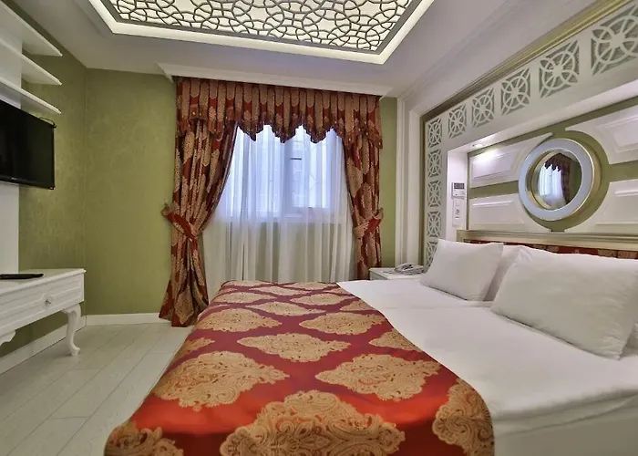 Queens Land Hotel 3*