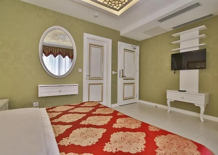 Hotel Queens Land 3*