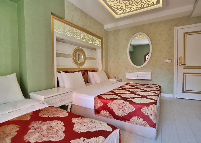 Queens Land Hotel 3*