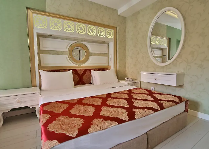 Hotel Queens Land 3*