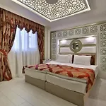 Queens Land Hotel 3*