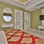 Hotel Queens Land 3*