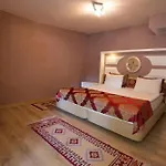 Hotel Queens Land